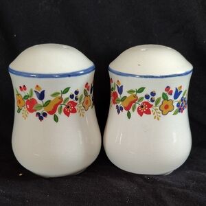 Vintage French Country Salt & Pepper Shaker Set #18